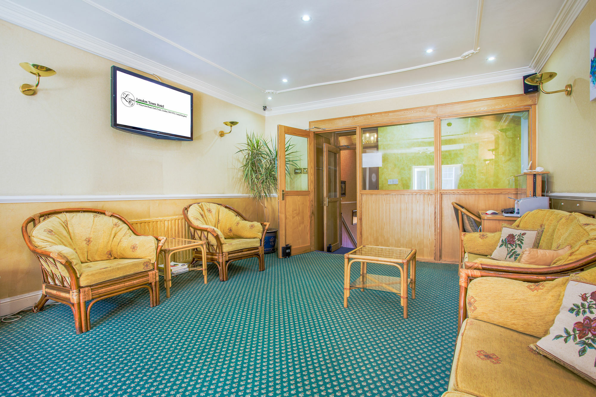 London Town Hotel Екстериор снимка