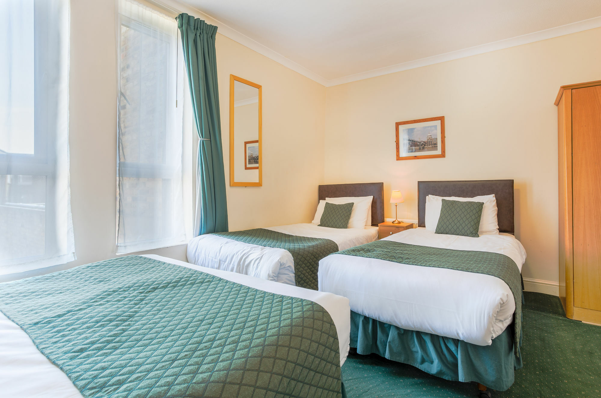 London Town Hotel Екстериор снимка
