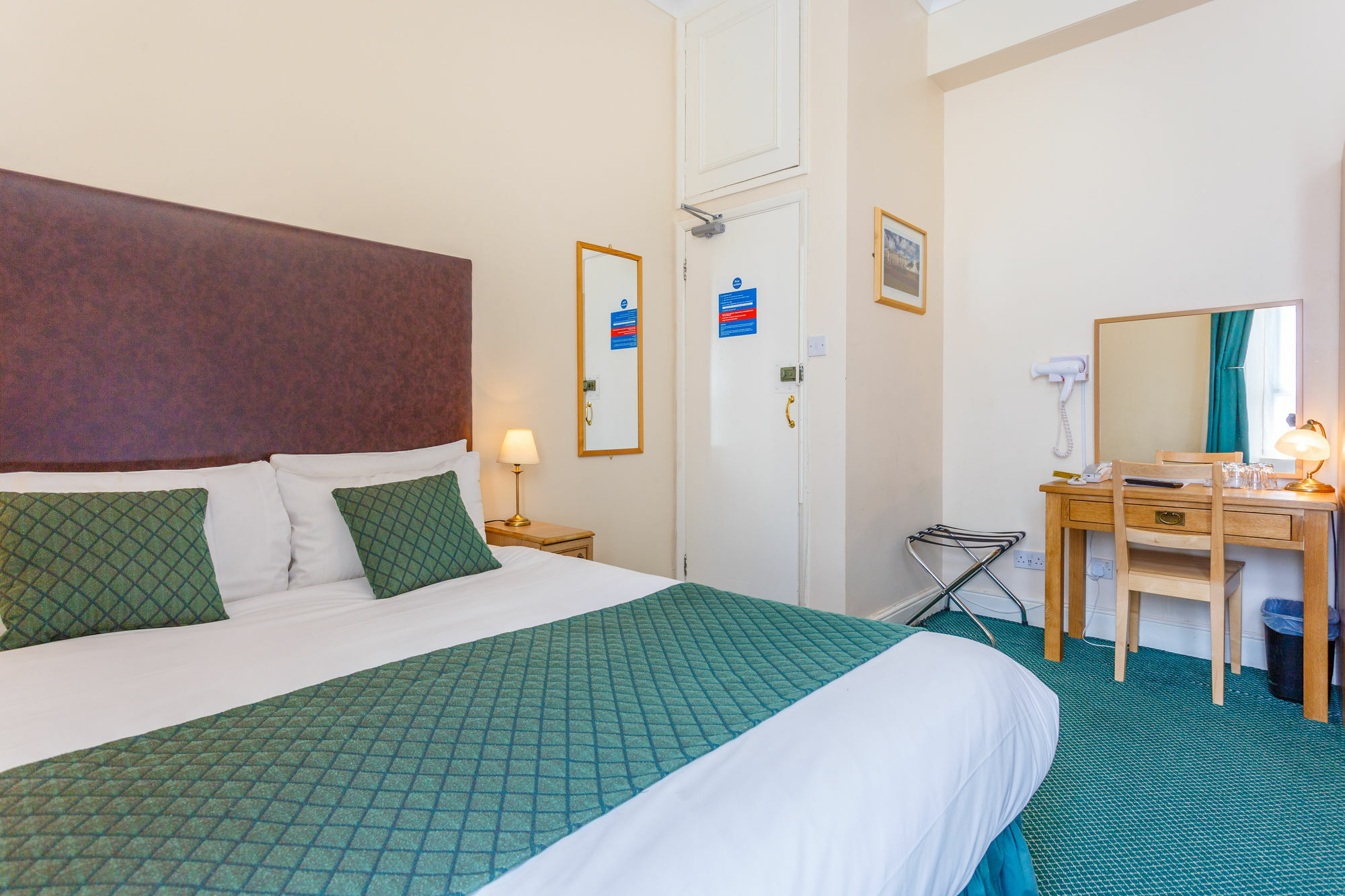 London Town Hotel Екстериор снимка